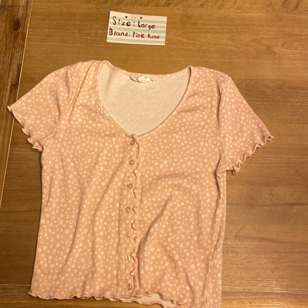 SIZE: LARGE     Selling for 8$